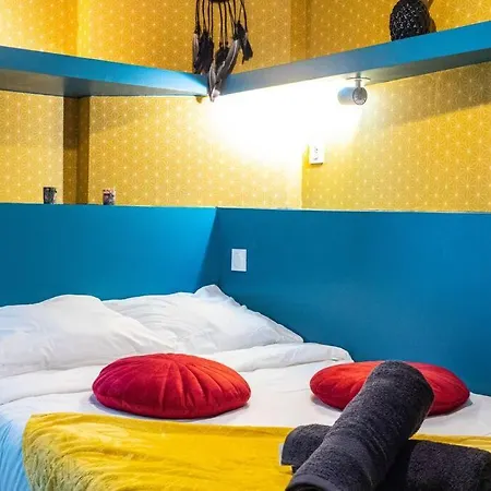The Colored Cocoon Aux Minimes ! Parking ! 2 Balcons !